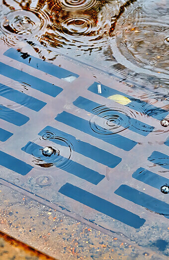 https://beaconsfieldblockeddrains.com.au/uploads/2025/07/stormwater-drains-58152.jpg